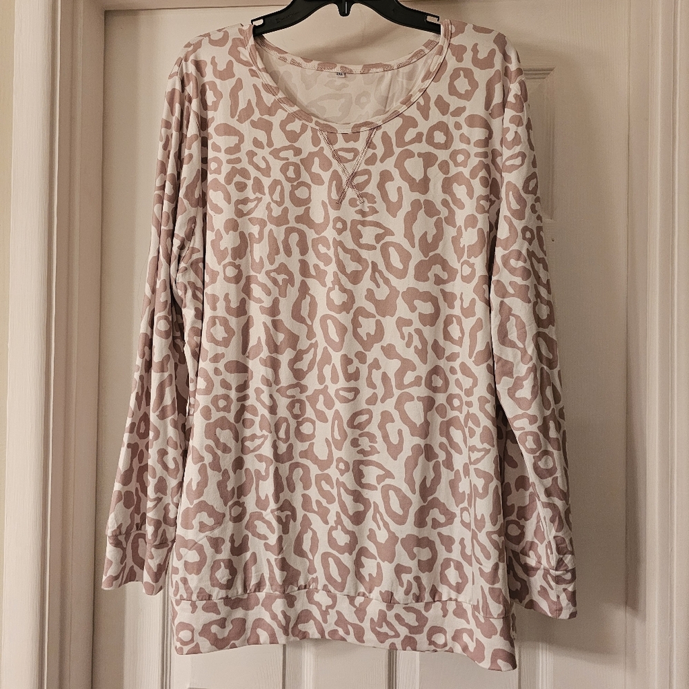 Leopard Top - Picture 3 of 6